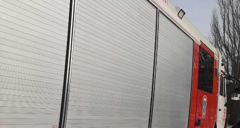 В Казани произошел пожар в трехэтажном здании автосалона 