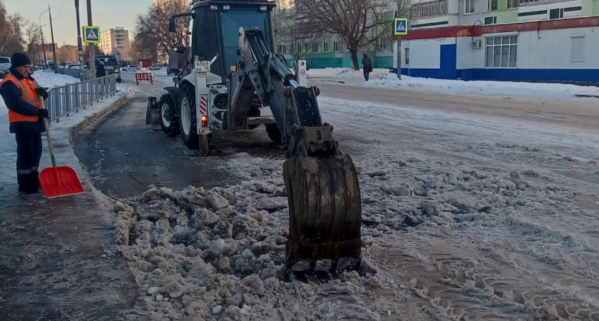 Техника есть, снег убирают