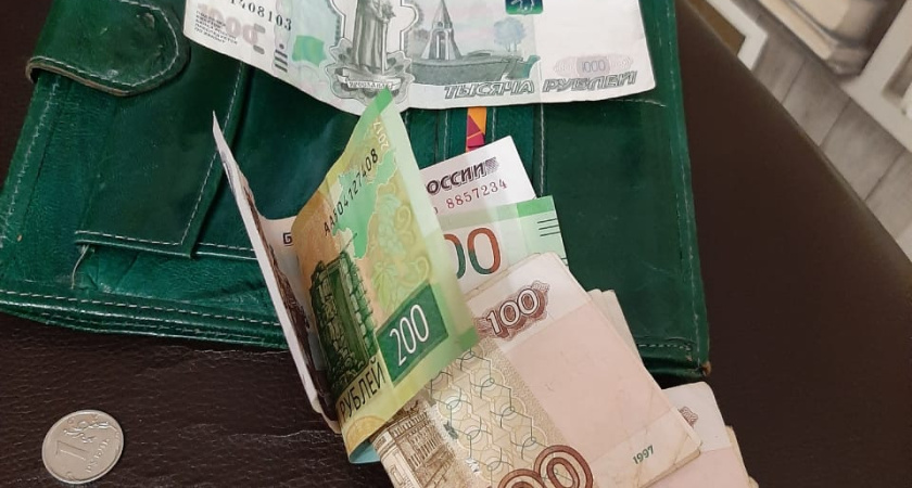 Челнинка потеряла все деньги при заказе такси