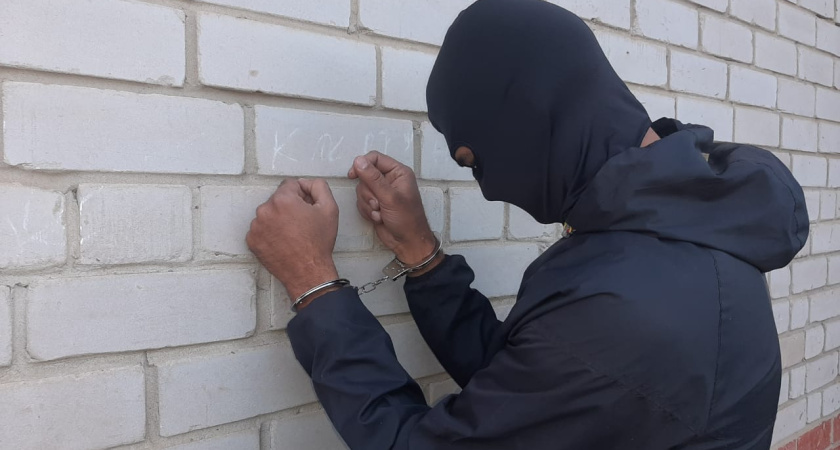 Сперва обчистил «DNS», потом «Эльдорадо»