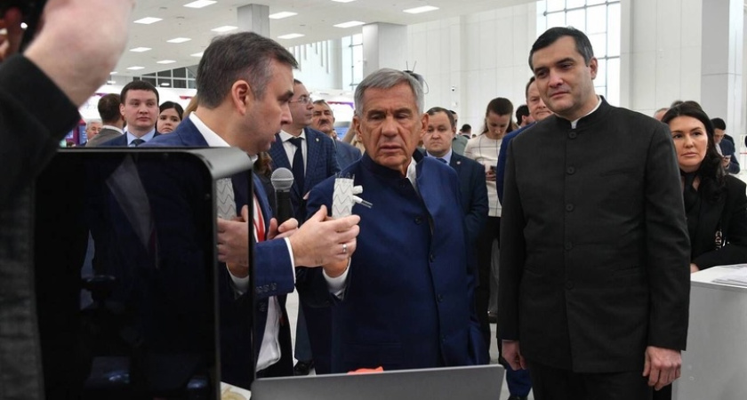 Мухамадеев показал Минниханову, как в БСМП использую 3D печать