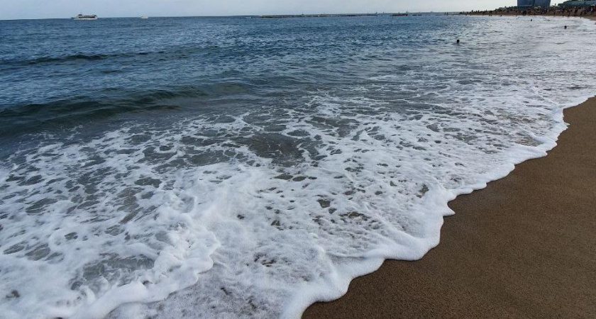 Самолет летит в ОАЭ: где отдыхают челницы зимой