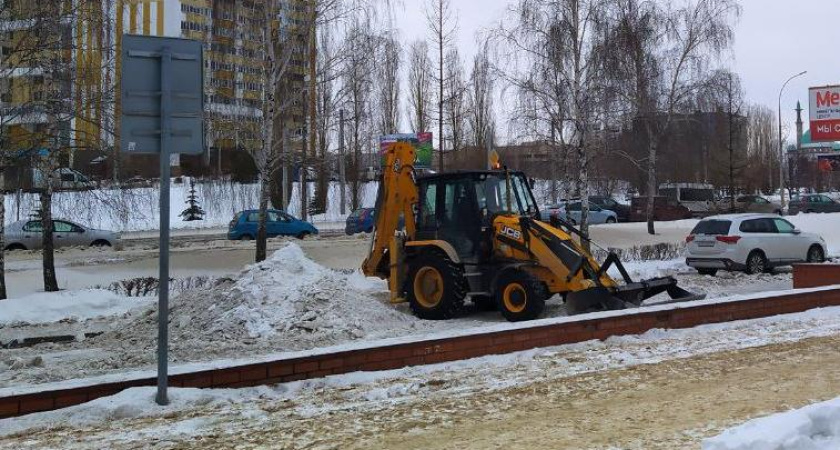 Прокуратура Челнов обязала ПАД и Исполком очистить дороги к школе и детсаду
