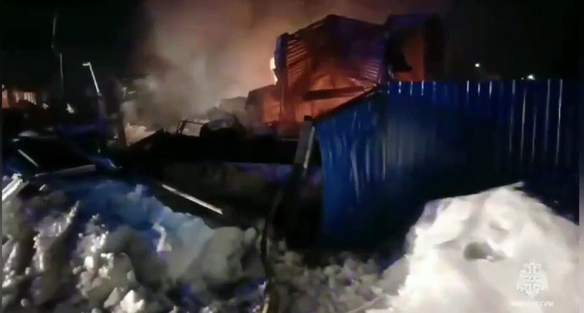 В Елабуге при пожаре погибла 12-летняя девочка, еще одного ребенка ищут