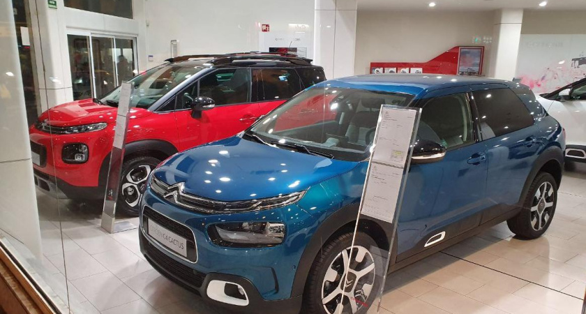 Автомобили в России подорожали в 1,5 раза