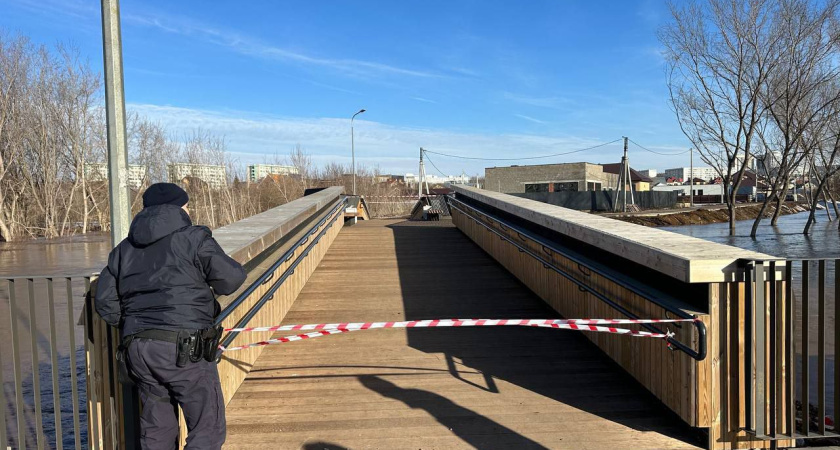 Из-за риска подтоплений в автограде закрыли мост через Челну