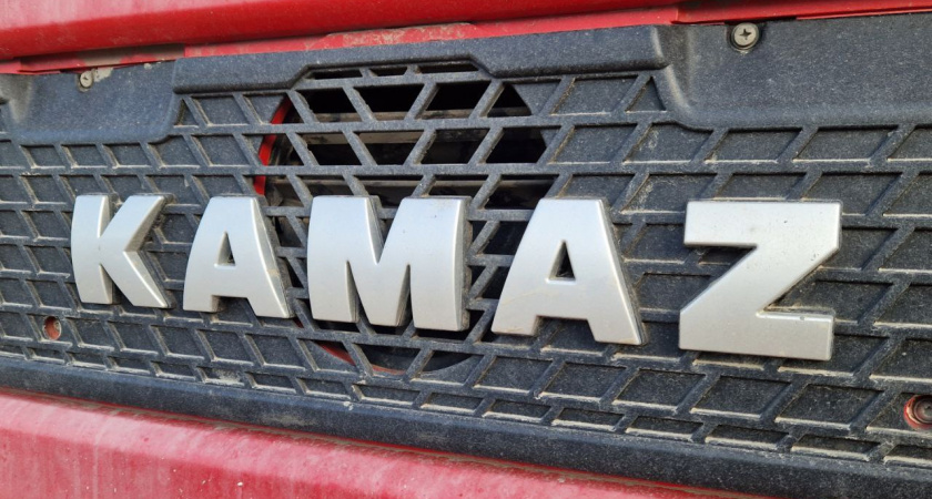 Продажи КАМАЗа упали на треть