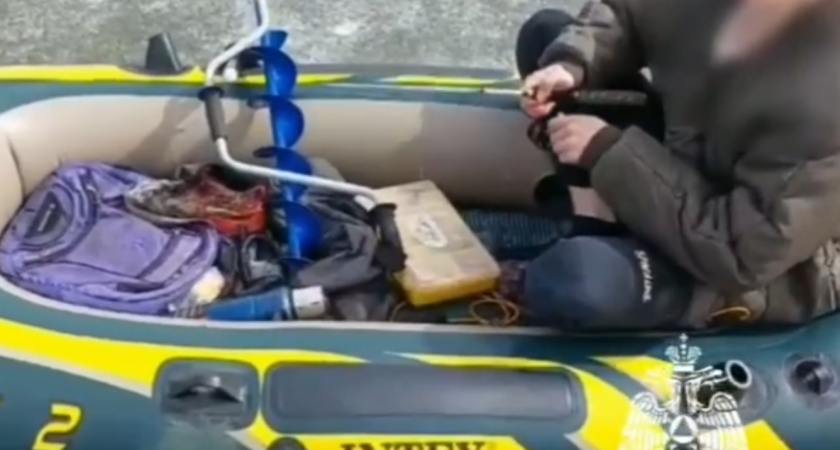 В Челнах сотрудники МЧС эвакуировали на берег рыбака 