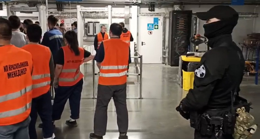 Полиция проверила мигрантов, работающих на складах маркетплейсов