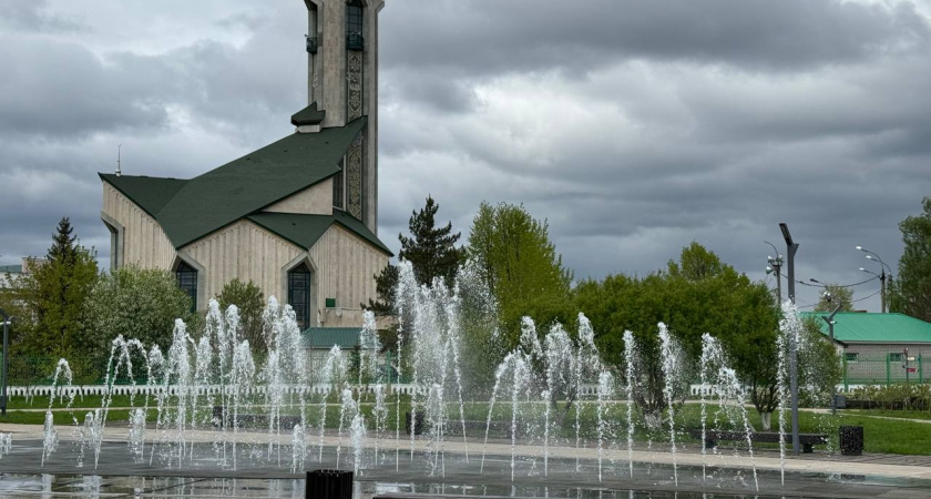 В Челнах запустили фонтаны 