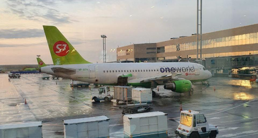 В аэропорту Казани задержали мужчину с 80 тыс. долларов в нательном поясе