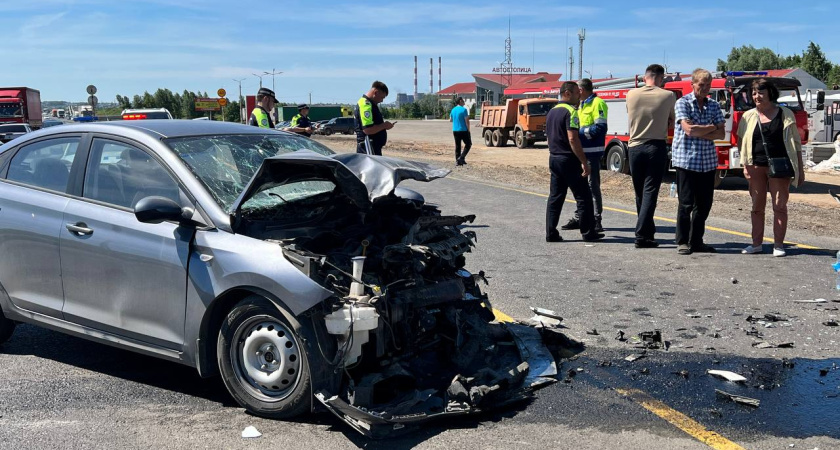 Под Челнами произошло серьезное ДТП – погиб мужчина и пострадал ребенок (фото)