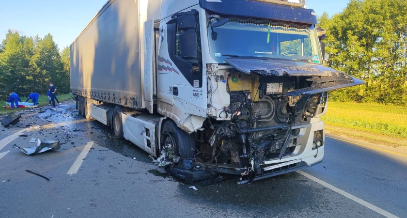 В Альметьевском районе Kia влетела в фуру – три человека погибли