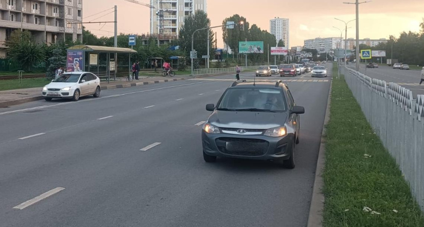 На пешеходном переходе в Челнах LADA Kalina сбила второклассницу