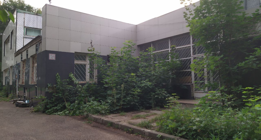 Жители Челнов жалуются на запущенную территорию у колледжа