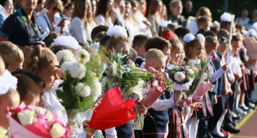 Минниханов поздравил школьников с 1 сентября: «Хорошо, что в школу в этом году на день позже»