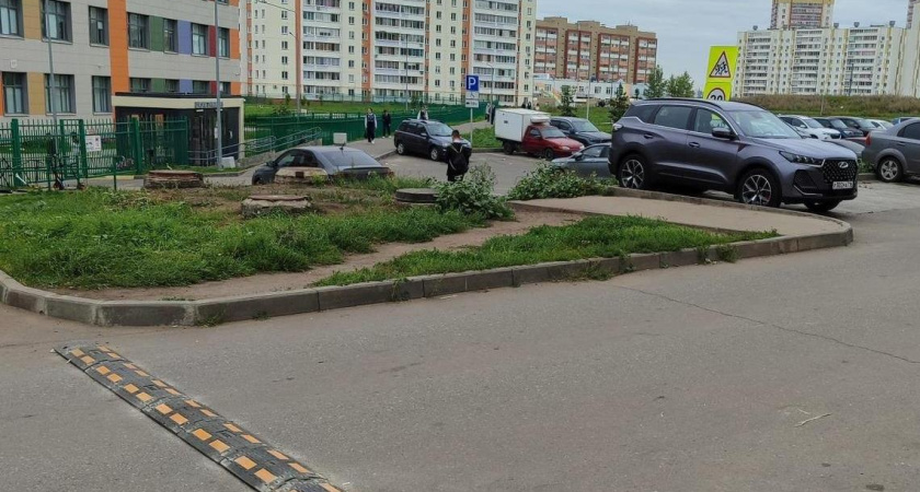 Возле 39-й школы Челнов установили лежачий полицейский