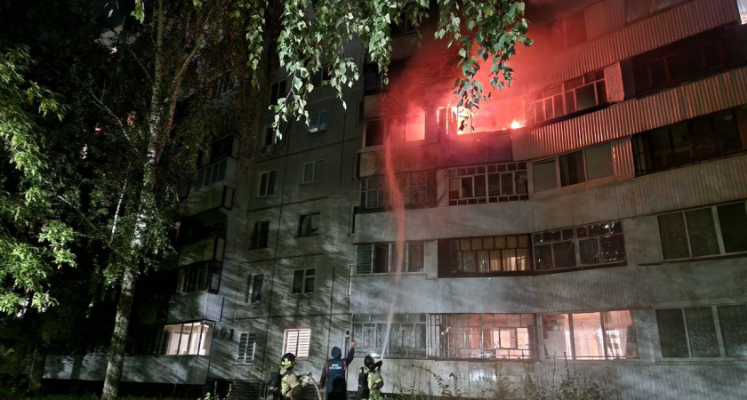 В Челнах в доме 7/15, горевшем 10 лет назад, снова пожар – пострадали несколько квартир