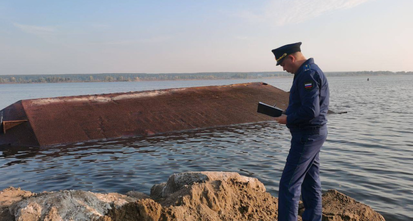 На Каме в Челнах затонул плавкран