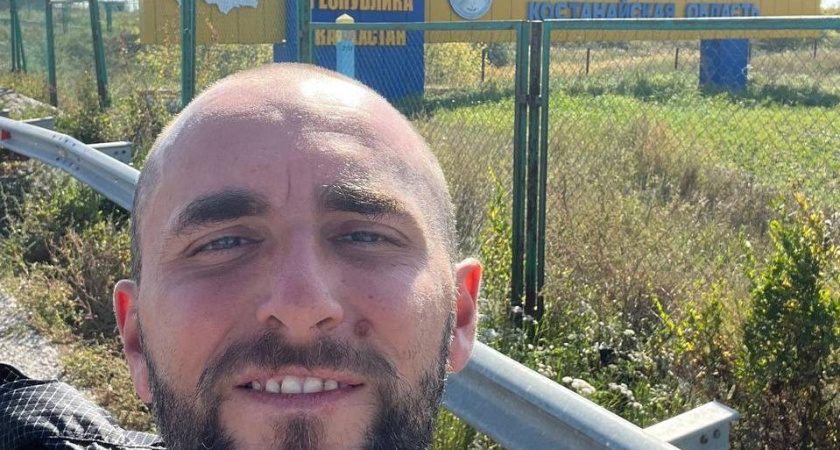 Блогер, идущий пешком из Москвы в Дели, перешел российскую границу