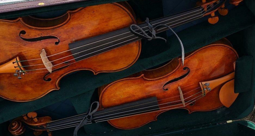 Cкрипичный мастер Горонок предоставил Камерному оркестру из Челнов инструменты