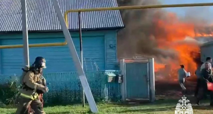 В Тукаевском районе из-за загоревшегося сена сгорели 6 построек