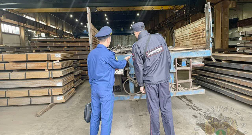 На предприятии в Челнах стропальщик упал с высоты – мужчину госпитализировали