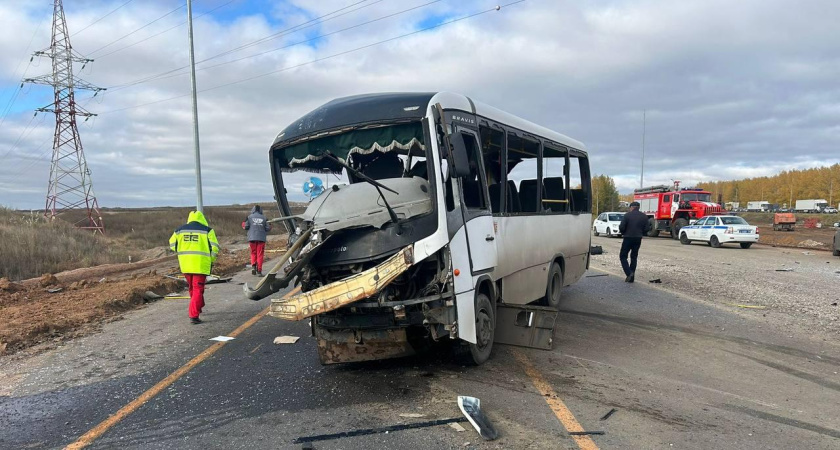 На трассе в Татарстане столкнулись два автобуса – есть погибшие