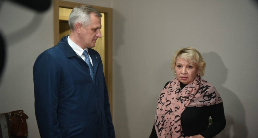 «Вот не думала, что вы свое слово сдержите»: Зуев проверил отопление в квартирах челнинцев