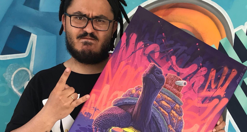 «Надо быть автобусом и ехать дальше»: автор муралов в Челнах рассказал о своем творчестве