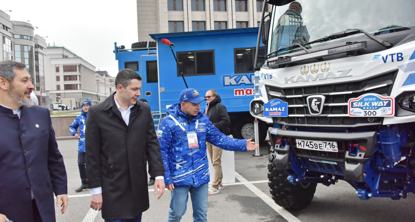 На саммите БРИКС в Казани показали КАМАЗ и «Аурус» (фото)