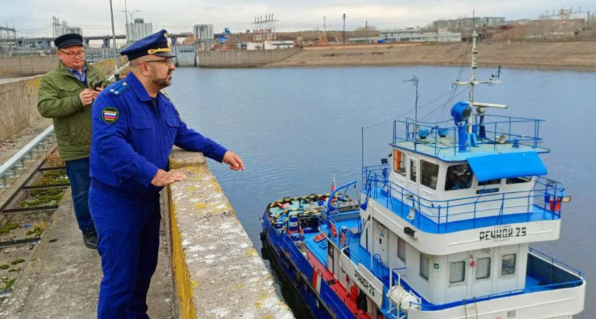 Под Челнами плавкран оборвал кабель ЛЭП