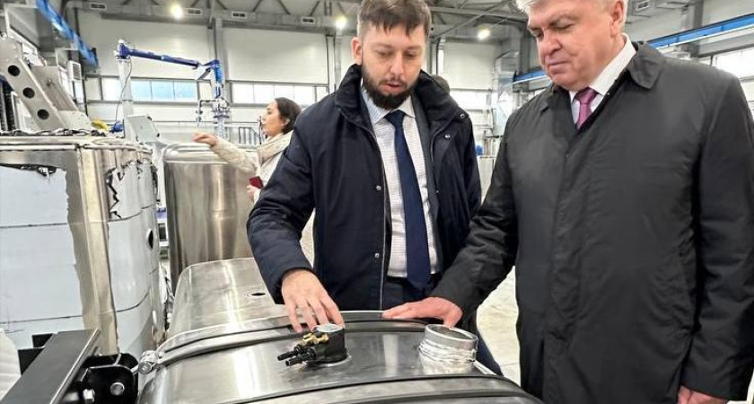 «У нас предприимчивых людей очень много»: Магдеев посетил производство топливных баков