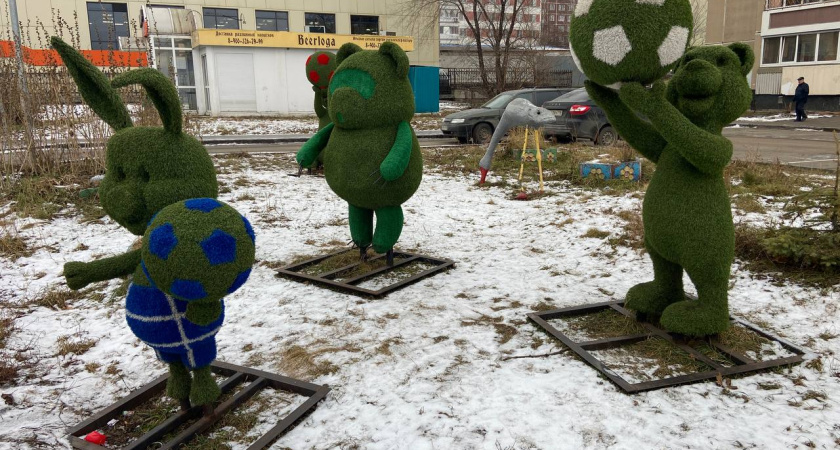 В 24 комплексе Челнов обновили скульптуры Винни-Пуха и Пятачка