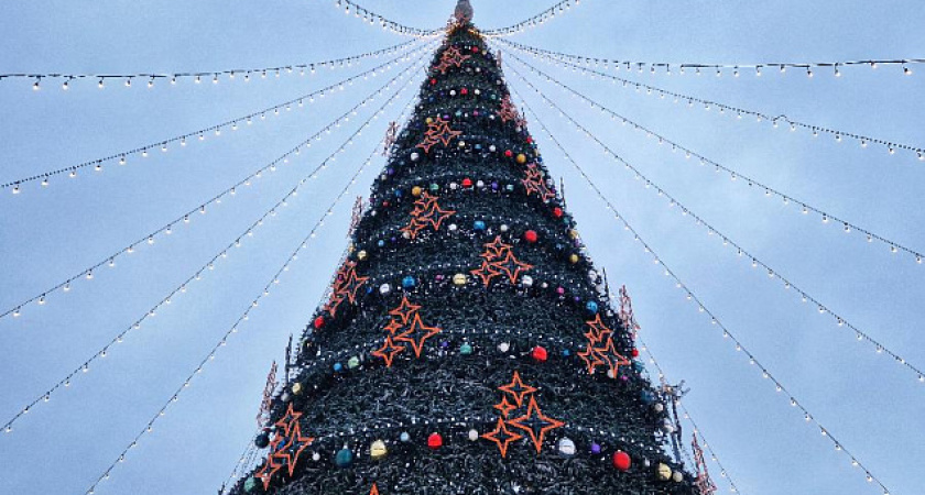 Две новогодние елки засияют в Челнах в понедельник