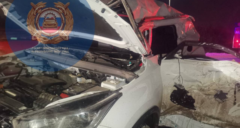Под Елабугой легковушка влетела в грузовик – погибла женщина