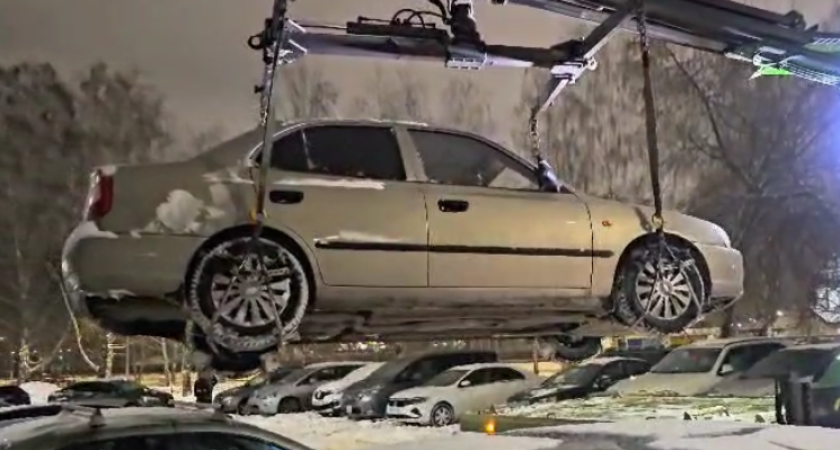 В Челнах прошел рейд по водителям, паркующимся на местах для инвалидов (фото)