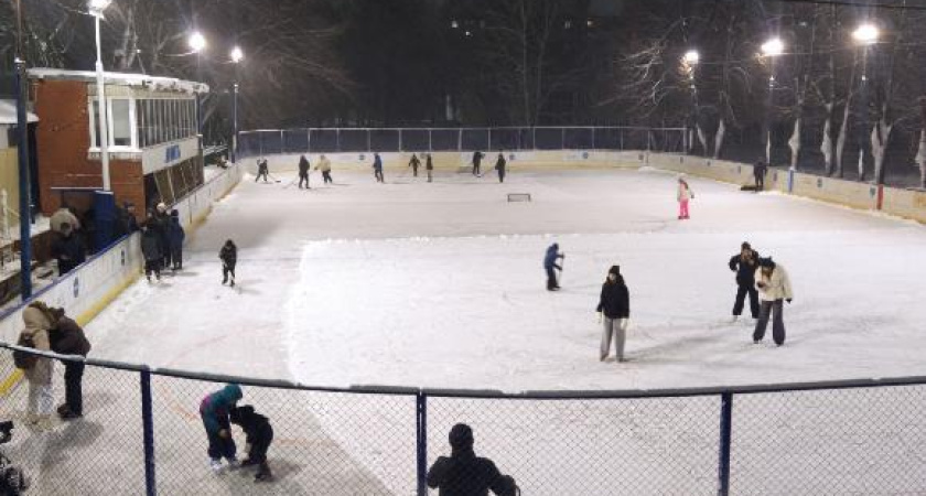 Каток возле мэрии Челнов зальют в последний раз