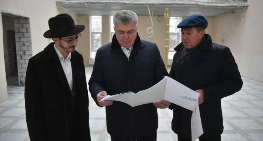 Магдеев проверил ход строительства синагоги в Челнах (фото)