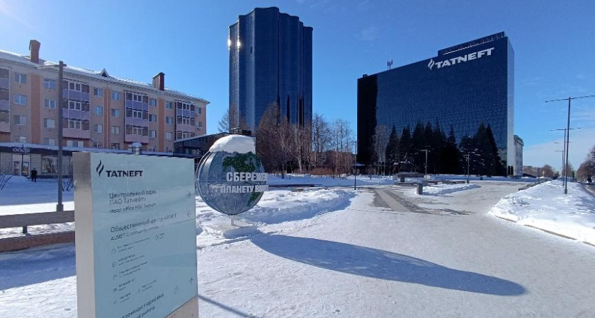 Пожар и эвакуация школьников: хроника массированной атаки беспилотников на Татарстан