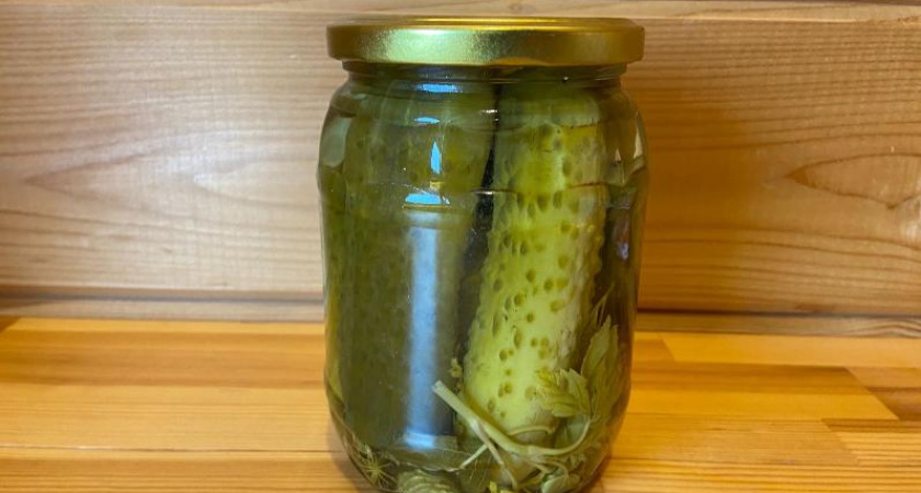 В Альметьевске вор вынес из квартиры гаджеты и банку огурцов, пока хозяева спали