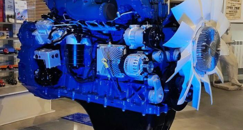 КАМАЗ подарил музею Челнов двигатель