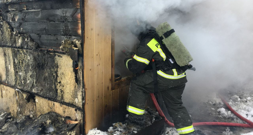 На даче под Челнами загорелась баня