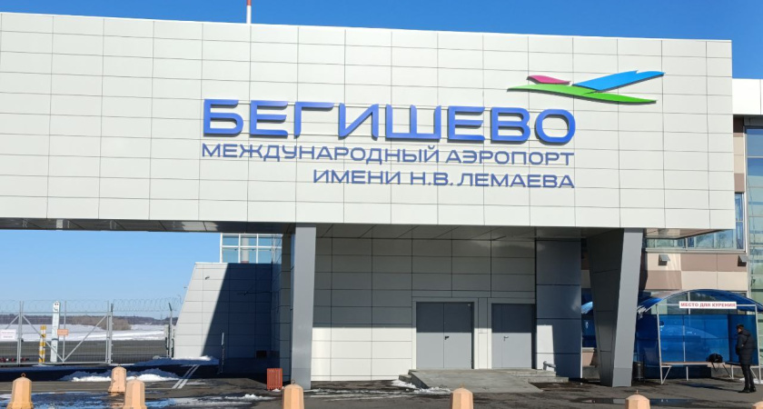 Летевший из Москвы в Нижнекамск самолет вернулся в Шереметьево из-за поломки