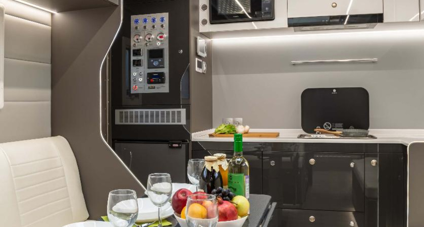 С хамамом, сауной и балконом: нижегородская компания выпускает необычные автодома на базе КАМАЗа