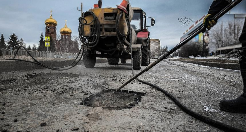 В Челнах начался ямочный ремонт дорог
