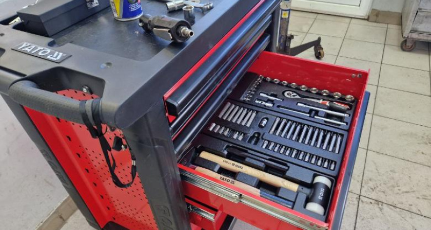 От каменщика до автомеханика: обзор вакансий для начинающих специалистов