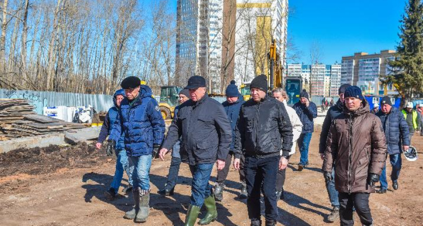 «Эта школа нам очень нужна»: Магдеев ознакомился с ходом строительства школы в Замелекесье