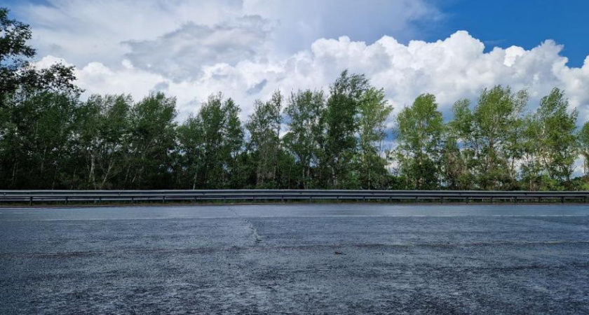 За съезды к магазинам вдоль трассы под Челнами их владельцам грозит наказание