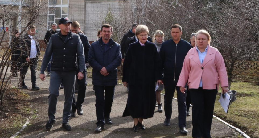 Депутат Госдумы Татьяна Ларионова проверила ход ремонта школы №88 в Челнах